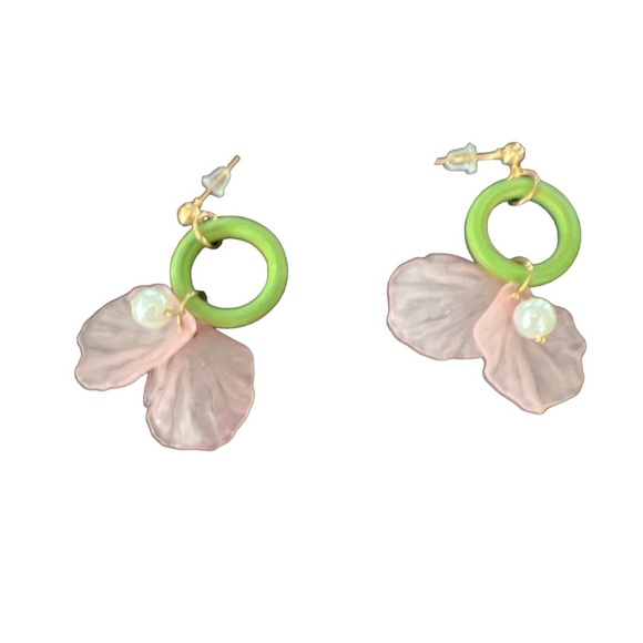 Bohemian Green Circle with Pink Petals & Faux Pearl Drop Earrings NWT - Picture 3 of 3